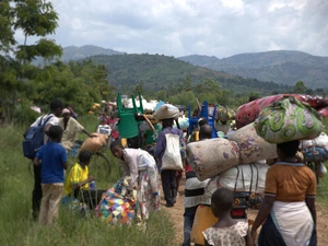 Miles de familias huyen de los intensos combates en el este de la República Democrática del Congo y cruzan a Burundi en busca de seguridad.